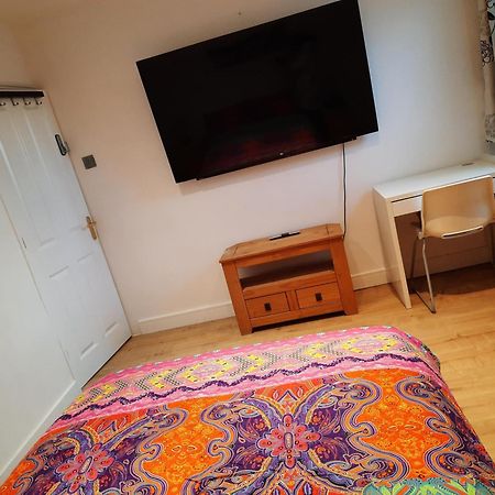 Lovely Home With Full En-Suite Double Bed Rooms Reading Eksteriør billede