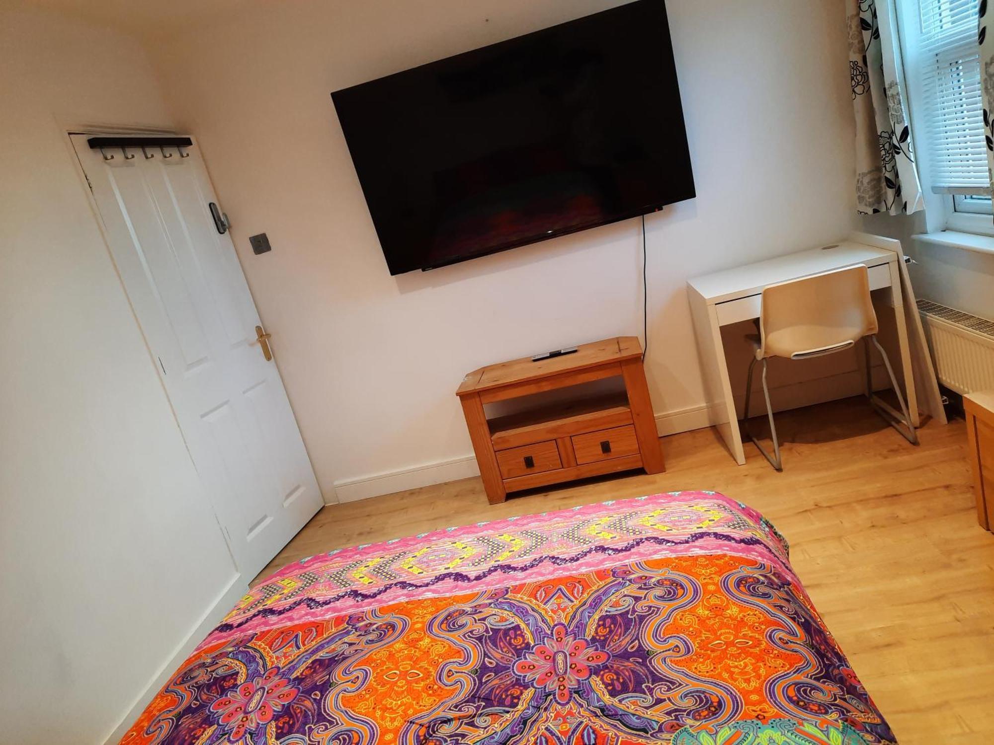Lovely Home With Full En-Suite Double Bed Rooms Reading Eksteriør billede